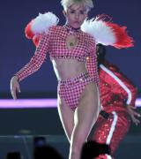 MILEY CYRUS Bangerz Tour in Los Angeles
