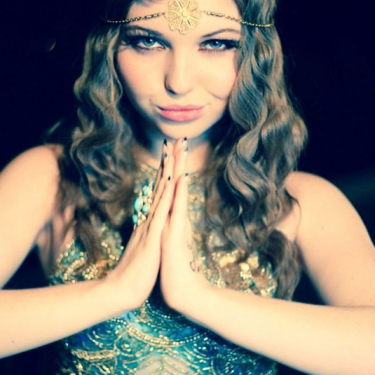 SAMMI HANRATTY Twitter Instagram and Personal Photos – January 2014 Collection