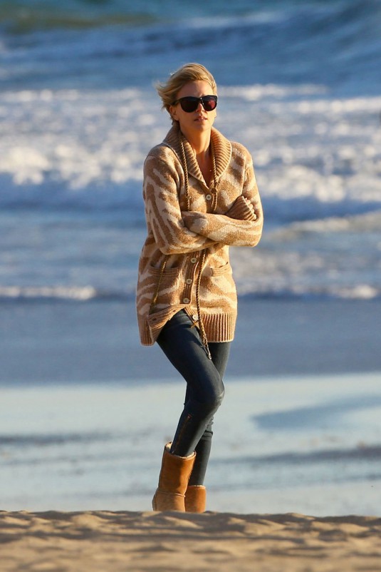 CHARLIZE THERON Walking on the Beach at Sunset