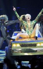 MILEY CYRUS Bangerz Tour in Los Angeles