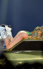 MILEY CYRUS Bangerz Tour in Los Angeles