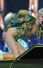 MILEY CYRUS Bangerz Tour in Los Angeles