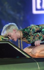 MILEY CYRUS Bangerz Tour in Los Angeles