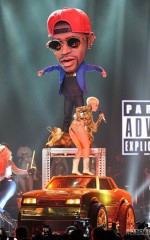 MILEY CYRUS Bangerz Tour in Los Angeles