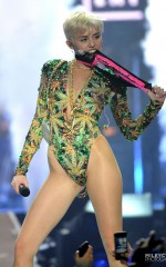 MILEY CYRUS Bangerz Tour in Los Angeles