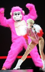 MILEY CYRUS Bangerz Tour in Los Angeles