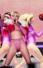 MILEY CYRUS Bangerz Tour in Los Angeles