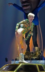 MILEY CYRUS Bangerz Tour in Los Angeles