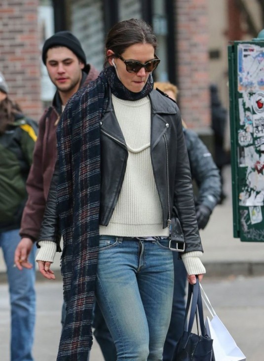 KATIE HOLMES Out and About in New York