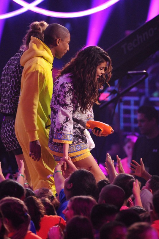 SELENA GOMEZ - 2014 Nickelodeon’s Kids’ Choice Awards in Los Angeles